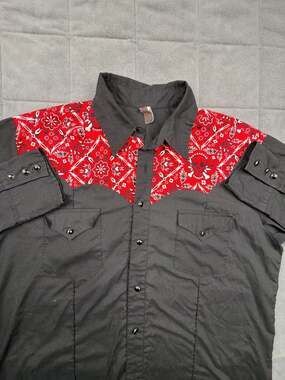 Steady Clothing Men's Size Large Black Red Skull Bandana Western Snap Shirt